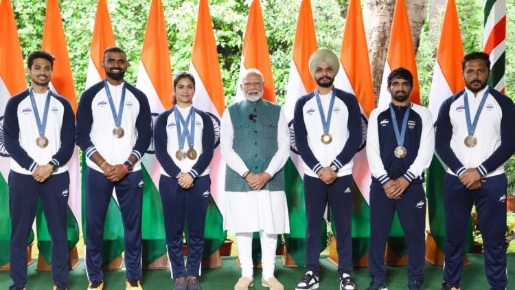 PM Modi Meets Paris Olympics Contingent, Hockey Team Presents Him Signed Stick